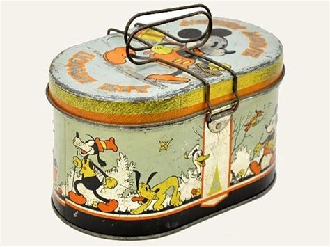 who appeared on the first licensed character metal lunch box|school lunch boxes 1960s.